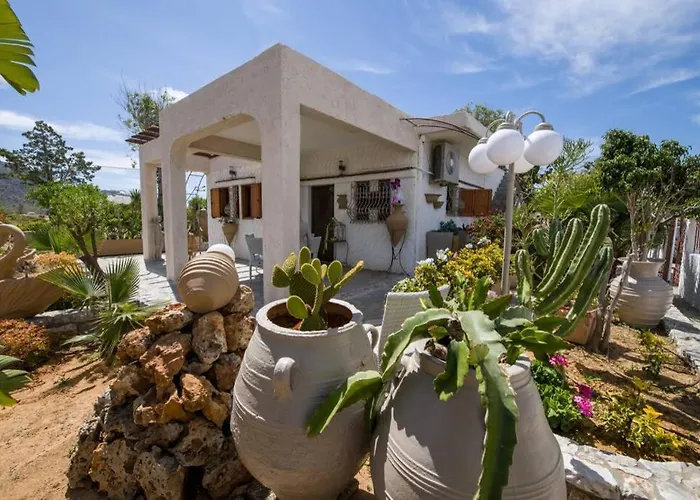 Renas Secret Garden House Сasa de vacaciones