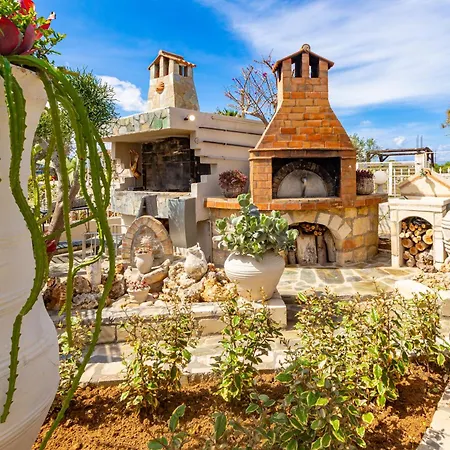 Vakantiehuis Renas Secret Garden House