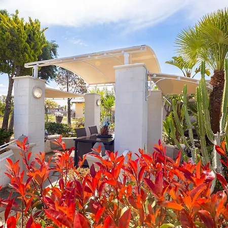 Renas Secret Garden House *