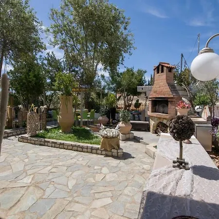 Renas Secret Garden House