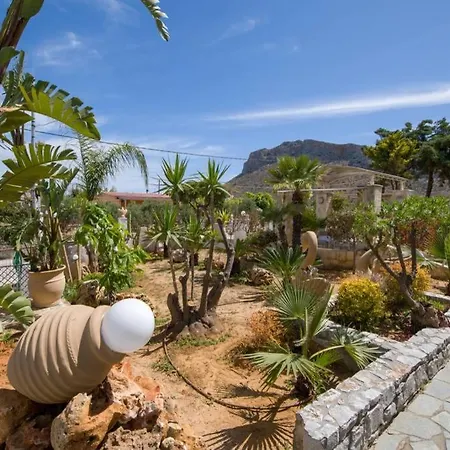 בית נופש Renas Secret Garden House