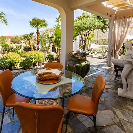 בית נופש Renas Secret Garden House *