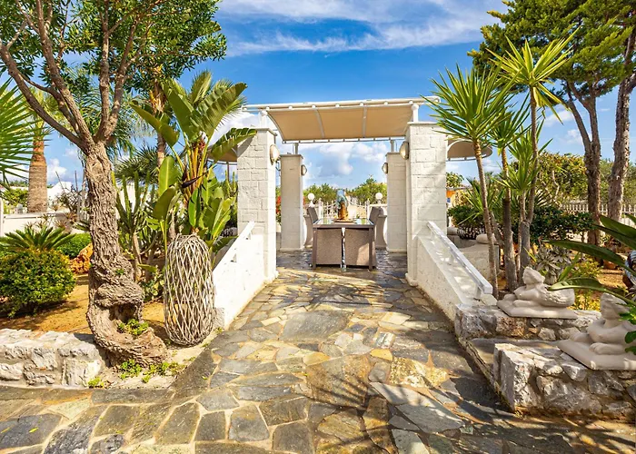 Renas Secret Garden House