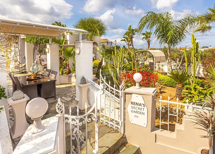 Renas Secret Garden House Prázdninový dům *