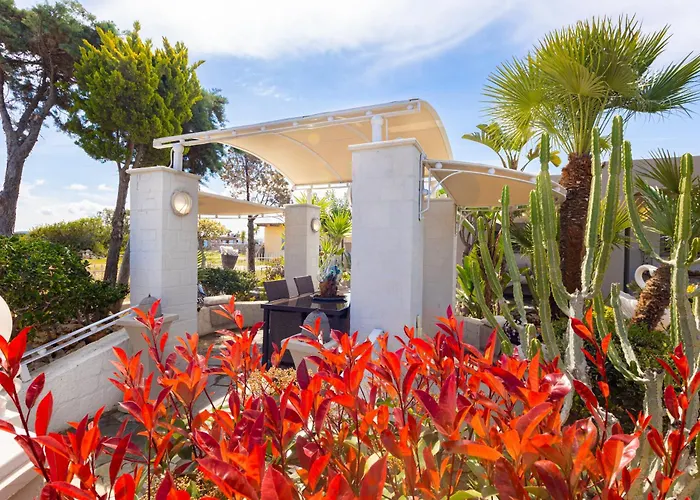 Renas Secret Garden House *